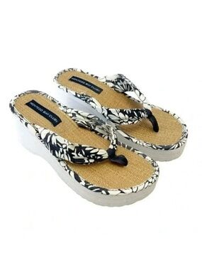 Montego Bay Wedge Sandal Platform Thong White Blue Floral Print Size 7.5